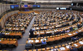البرلمان الأوروبي يدعو دول العالم إلى تزويد أوكرانيا بالدعم الشامل والأسلحة اللازمة
