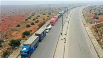 عبور نحو 100 شاحنة مساعدات أممية من تركيا إلى شمال غربي سوريا منذ بدء عمليات الإغاثة