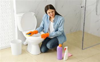 6 خطوات لإزالة الكلس والترسبات من المرحاض.. تعرفي عليها