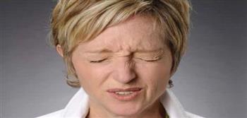 أسباب  الحركات اللااراديه  في عضلات الوجه والعين