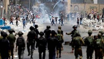 مُستوطنون إسرائيليون يُهاجمون فلسطينيين بوسط الخليل