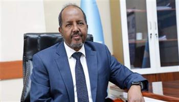 رئيس الصومال يبحث مع نظيره الكيني سبل تعزيز التعاون بالمجالات الأمنية والتجارية