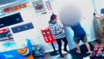 على طريقة الأفلام.. لحظة هروب امرأة من خاطفها بعد احتجاز لمدة عام «فيديو»