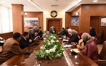 محافظ بورسعيد يتابع الموقف التنفيذي في إنهاء إجراءات مشروعات الربع الثالث للخطة الاستثمارية