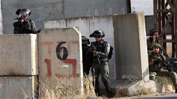 إصابات بمواجهات مع الاحتلال في نابلس واعتقال 15 فلسطينيا بالضفة والقدس
