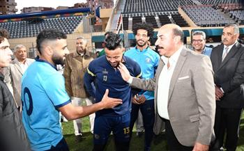 محافظ أسوان يؤكد دعمه لفريق كرة القدم قبل لقاء الأهلي 