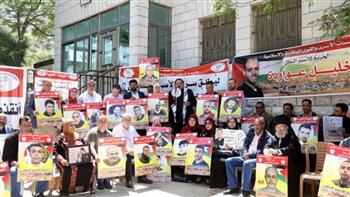 اعتصام أمام "الصليب الأحمر" في البيرة الفلسطينية دعمًا للأسرى ورفضا لإجراءات الاحتلال