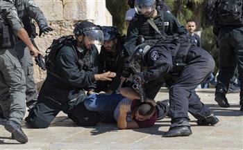 الاحتلال الإسرائيلي يعتقل شابا من القدس بعد الاعتداء عليه
