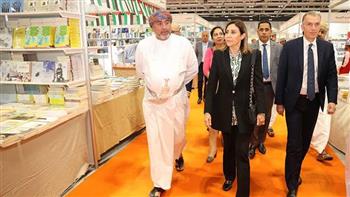 وزيرة الثقافة تزور معرض مسقط الدُولي للكتاب وتشيد بتنظيمه وفعالياته