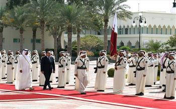 مراسم استقبال رسمية لرئيس الوزراء لدى وصوله الديوان الأميري بقطر