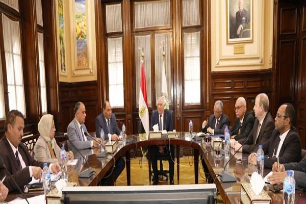 «القصير» يتابع تفعيل الزراعة التعاقدية وحصر مساحات القمح وتوفير التقاوي 