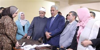 رئيس جامعة الأزهر يفتتح المعرض الخيري للملابس بكلية الدراسات الإسلامية والعربية للبنين
