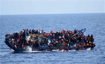 ارتفاع قتلى غرق قارب مهاجرين قبالة إيطاليا إلى 62 بينهم 14 طفلا