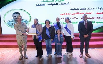 القوات المسلحة تنظم ندوتين تثقيفيتين بجامعة أسيوط ومديرية «تعليم» القاهرة