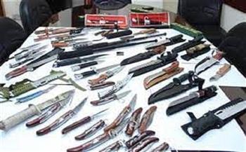 ضبط شخص بالقاهرة بحوزته 18 قطعة سلاح أبيض بقصد الإتجار