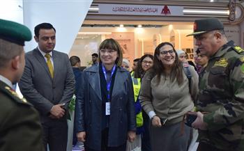 ممثل الأمم المتحدة بمصر تزور معرض الكتاب وتشيد بجهود متطوعي وزارة الشباب والرياضة في التنظيم