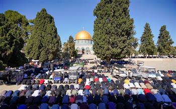 60 ألف فلسطيني يؤدون صلاة الجمعة في رحاب المسجد الأقصى