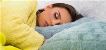 الأطباء يحذرون: النوم بالمكياج يعرض بشرتك للدمار