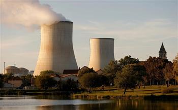 فرنسا تدرس تمديد عمر المفاعلات النووية