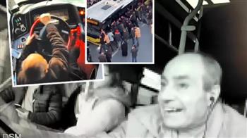 سائق الحافلة غفا لثوان معدودة فكاد أن يتسبب في كارثة بشرية «فيديو»