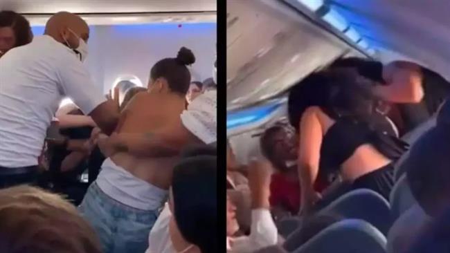 بين السماء والأرض.. مشاجرة بين 12 امرأة على متن طائرة (فيديو)
