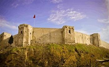انهيار أجزاء من قلعة غازي عنتاب التاريخية جراء الزلزال الذي ضرب تركيا