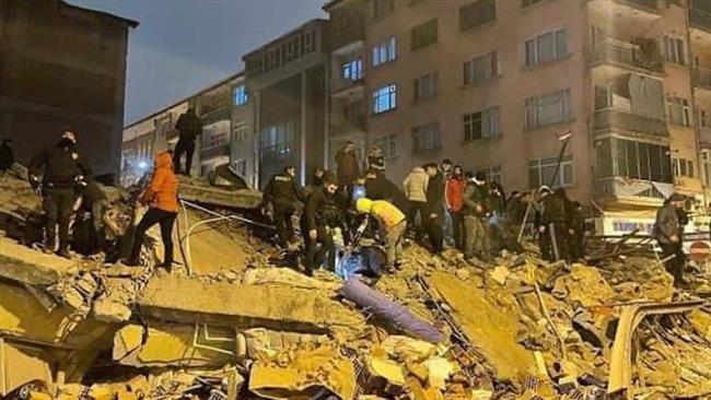 ارتفاع ضحايا زلزال تركيا لـ 1014 شخصا