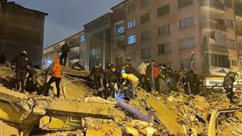 نائب الرئيس التركي: إنقاذ أكثر من 8 آلاف شخص من تحت الأنقاض جراء الزلزال المدمر