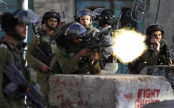 الاحتلال الإسرائيلي يطلق النار على فلسطيني ويعتقله