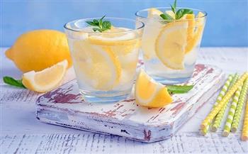 فوائد عديدة لشرب ماء الليمون كل صباح.. تعرفي عليها 