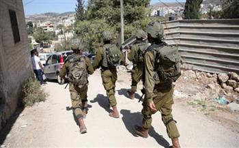الاحتلال الاسرائيلي يقتحم قرية "سنيريا" ويفتش عددا من المنازل