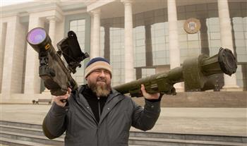 رئيس الشيشان يكشف عن أسلحة غربية مغتنمة في أوكرانيا