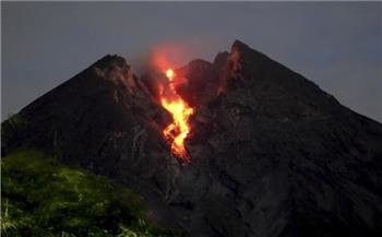 بركان جبل ميرابي في إندونيسيا يثور مجددا