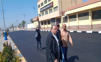 سكرتير محافظة بورسعيد يتابع أعمال التطوير والرصف بشارع 23 يوليو 