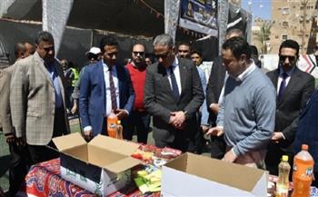 محافظ الفيوم يتفقد أعمال تعبئة 4200 كرتونة رمضانية من "مصر الخير"
