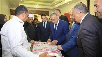 محافظ سوهاج يفتتح معرض منتجات الشباب بنادي المحليات في مدينة ناصر