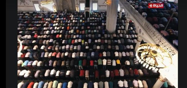 «الحياة» تنقل شعائر صلاة العشاء والتراويح على مدار شهر رمضان (فيديو)