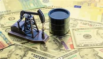 أسعار النفط تنخفض لأقل من 70 دولارا للبرميل للمرة الأولى منذ 2021