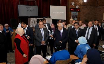 وزير التعليم يتفقد مجموعات الدعم بمدرسة محمد زهران بالإسكندرية