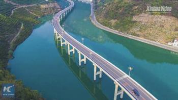 معلومات عن الطريق السريع النهري في الصين لقيادة السيارات وسط النهر