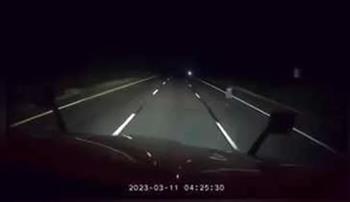 فيديو مرعب .. شبح يظهر أمام سائق شاحنة على طريق سريع بأمريكا