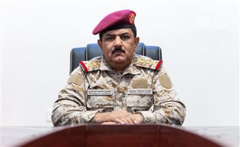 وزير الدفاع اليمني يوجه قواته برفع الجاهزية لهزيمة الحوثيين