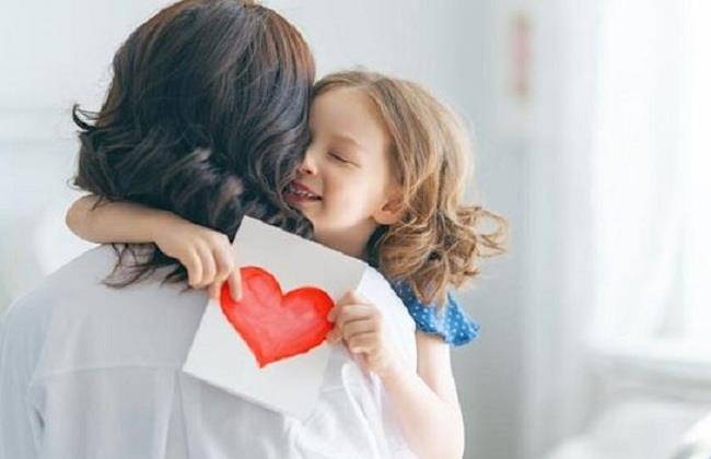تزامنا مع عيد الأم.. 9 أفكار للاحتفاء بوالدتك