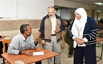 تعليم الكبار تعقد امتحانات لمحو أمية 88 عاملا بـ جامعة عين شمس