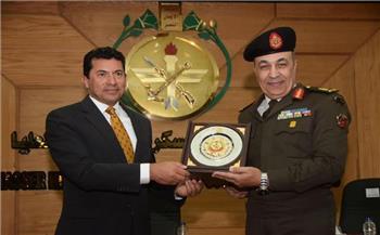 وزير الرياضة يلقي محاضرة بـ أكاديمية ناصر العسكرية 