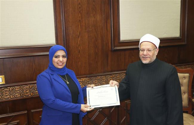 مفتي الجمهورية يكرم أمناء الفتوى بدار الإفتاء