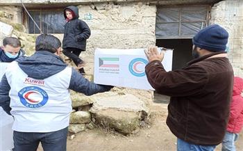 الهلال الأحمر الكويتي يوزع مساعدات إغاثية في المناطق المنكوبة بسوريا