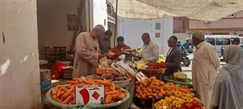 استمرار الحملات التفتيشية على سوق الخضار ومنفذ لبيع الدواجن بالقصير