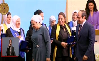«حدودها السما».. الرئيس السيسي يشاهد فيلما تسجيليا باحتفالية يوم المرأة المصرية