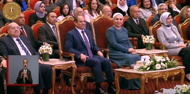 الرئيس السيسي يشاهد فيلما تسجيليا عن تمكين المرأة المصرية (فيديو)
